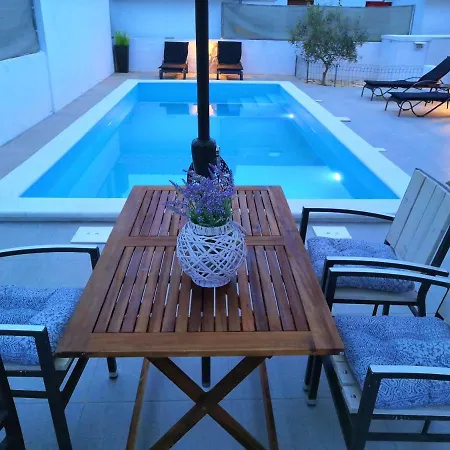 Daire Cypress Tree Privlaka (Zadar)